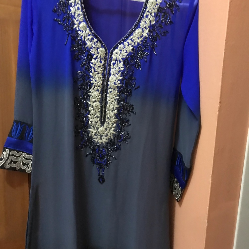Dress - Picture 2 of 7